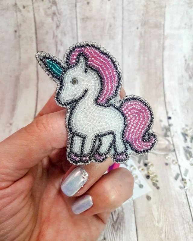 Брошь Единорог из бисера