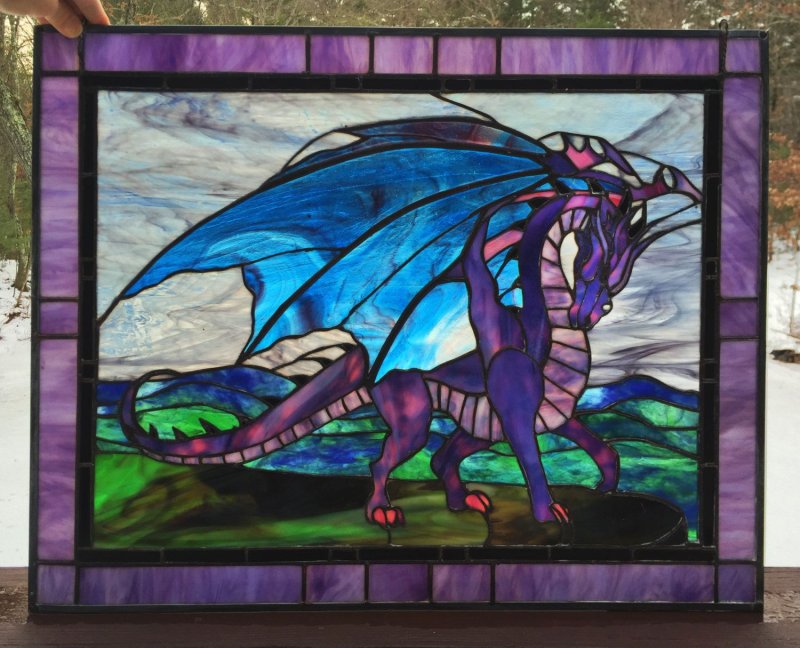 Витраж на стекле дракон