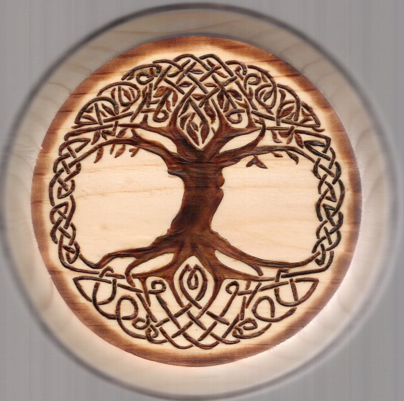 Кельтский Триглав резьба по дереву