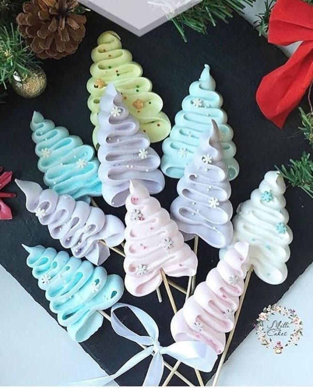 Елка из меренги