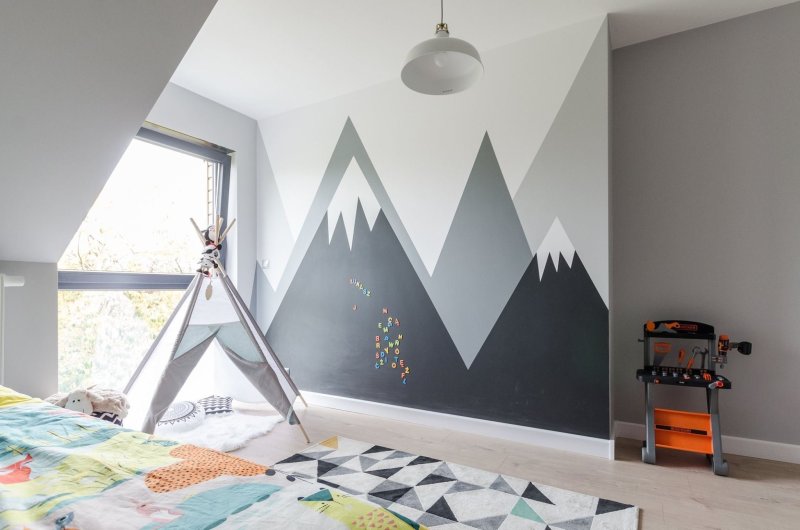 Треугольники на стене