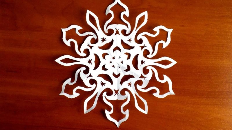 Снежинки из бумаги видео