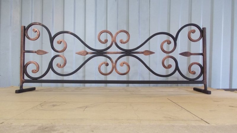 Кованое ограждение для камина