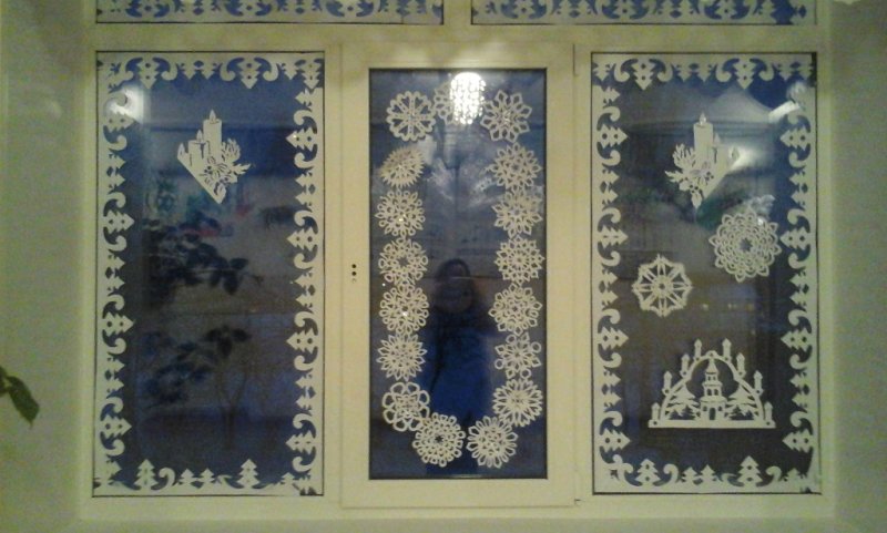 Бумажные узоры на окна