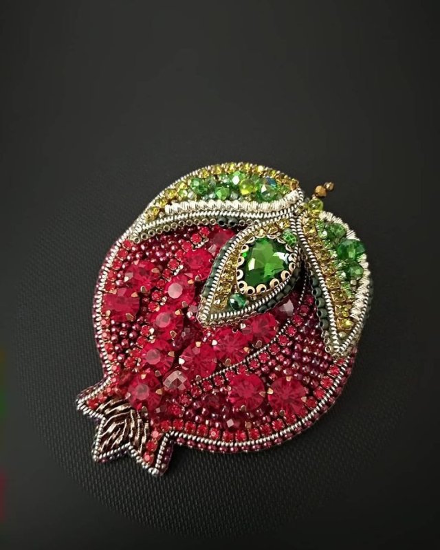 Брошь «гранат»