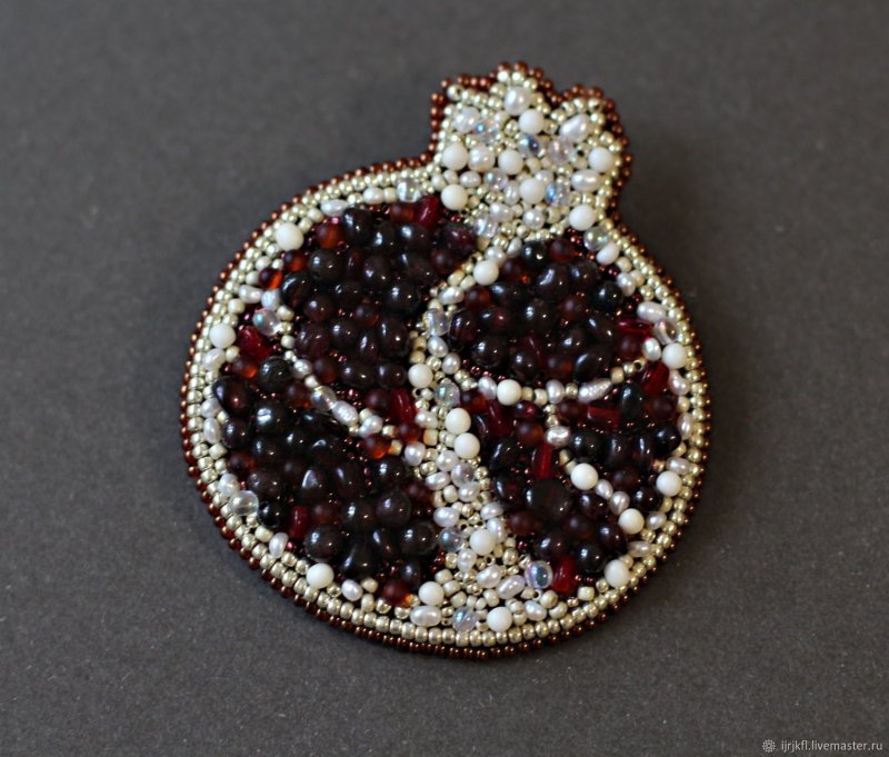 Брошка гранат