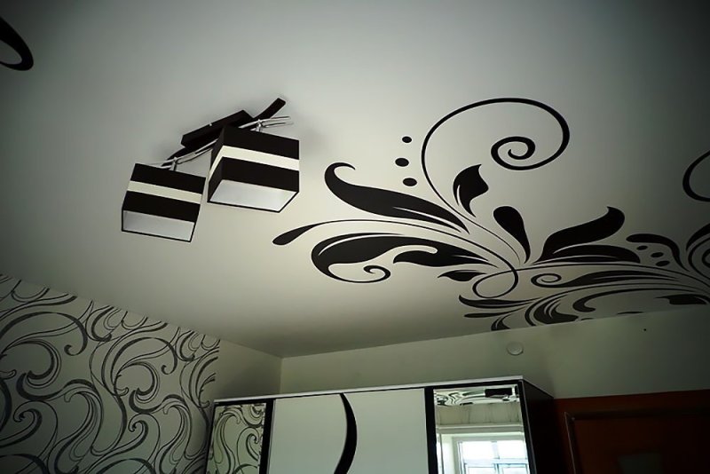 Рисунок на потолке