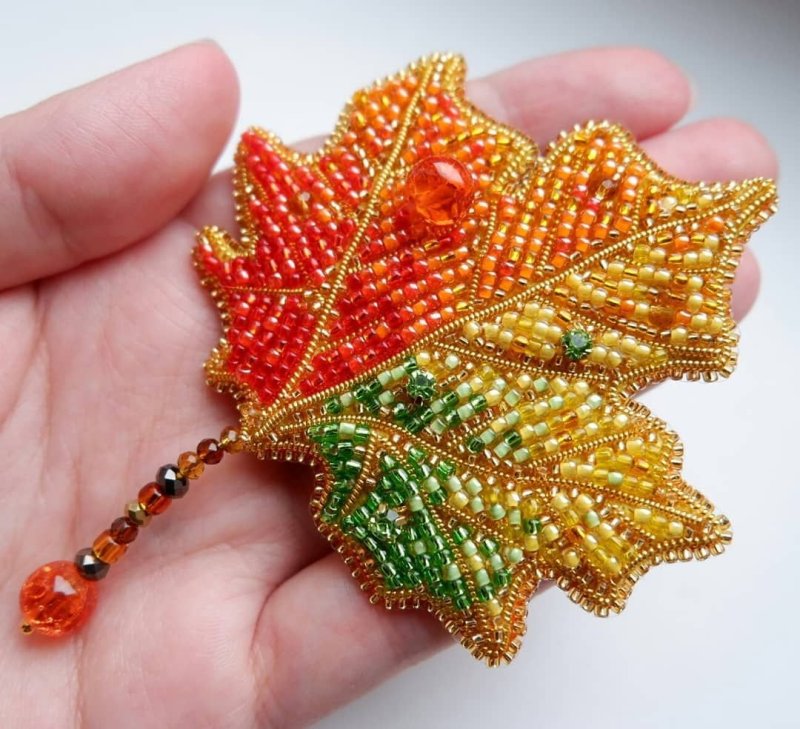 Брошь листик