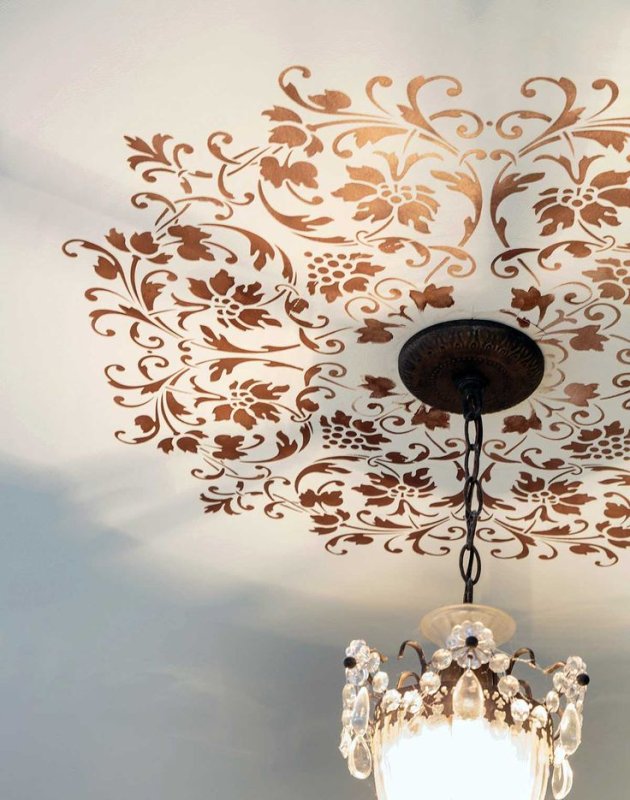 Потолок трафаретная техника