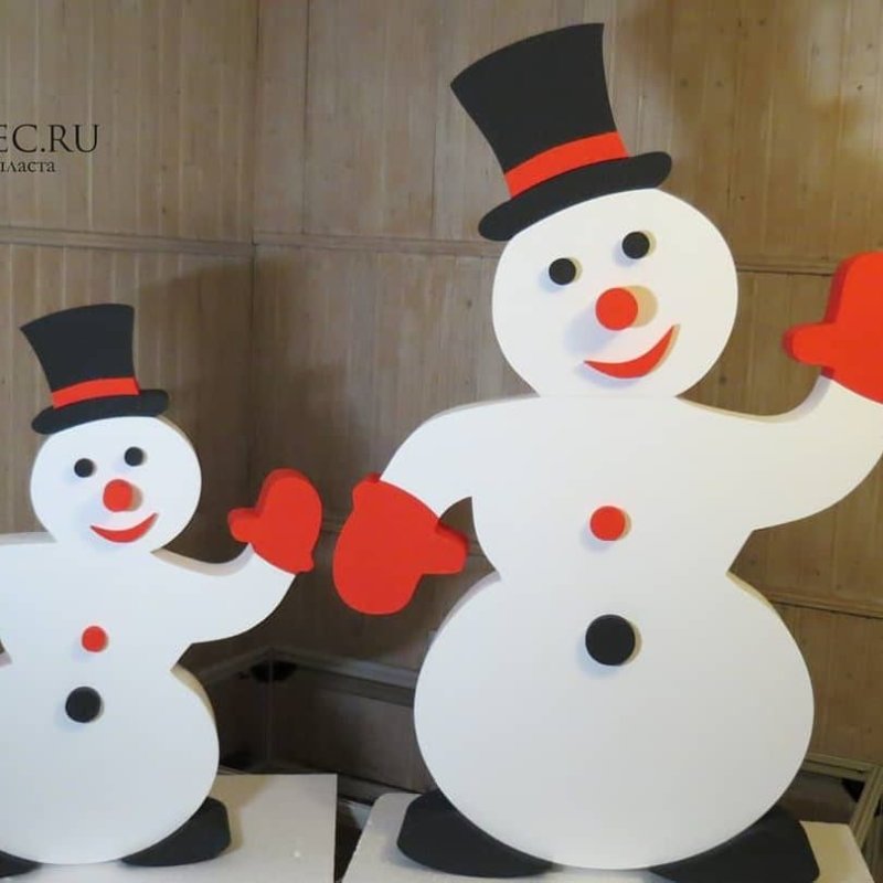 Вырезать снеговика из пенопласта