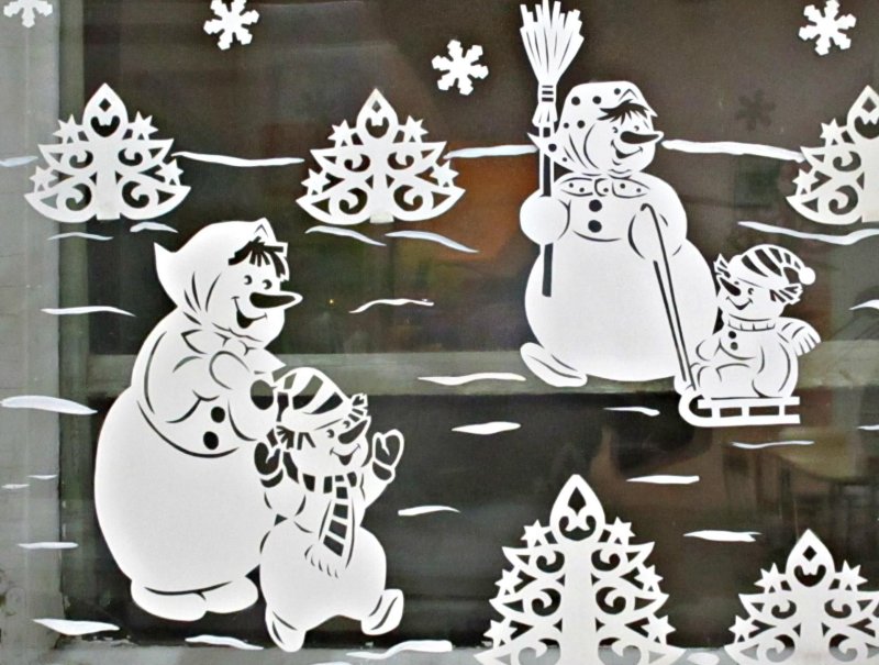 Сюжетные вырезки на окна