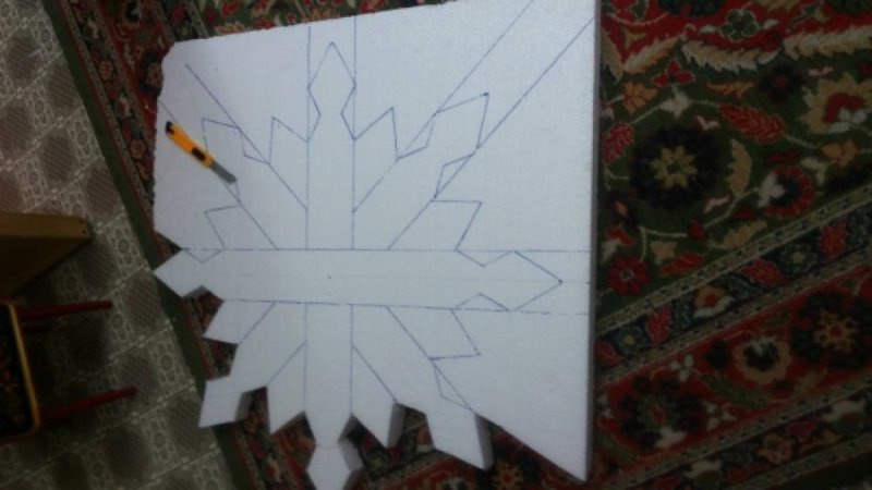 Снежинки из потолочной плитки