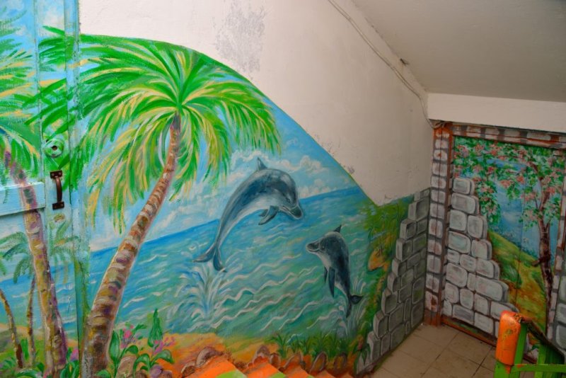 Настенная живопись в подъезде