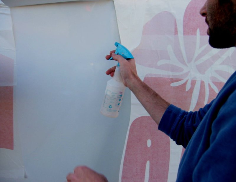 Как приготовить мыльный раствор для наклейки пленки