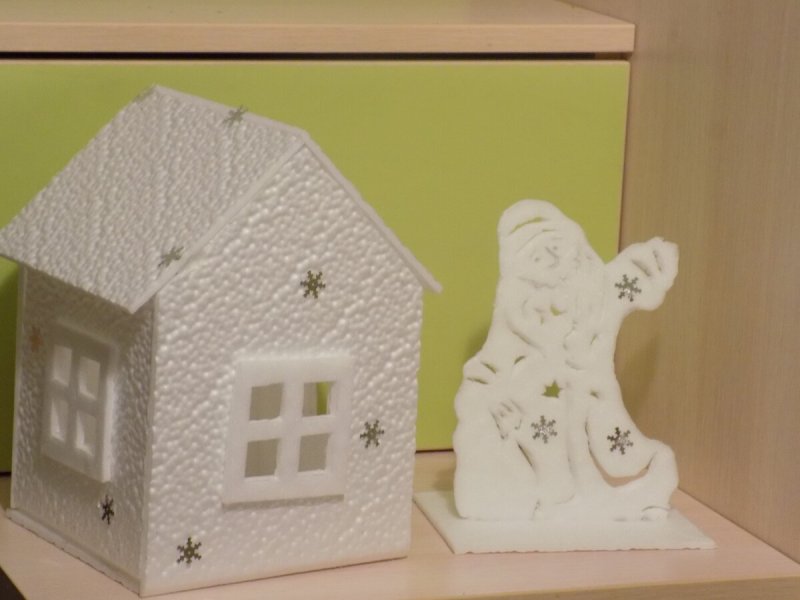 Новогодний домик из потолочной плитки