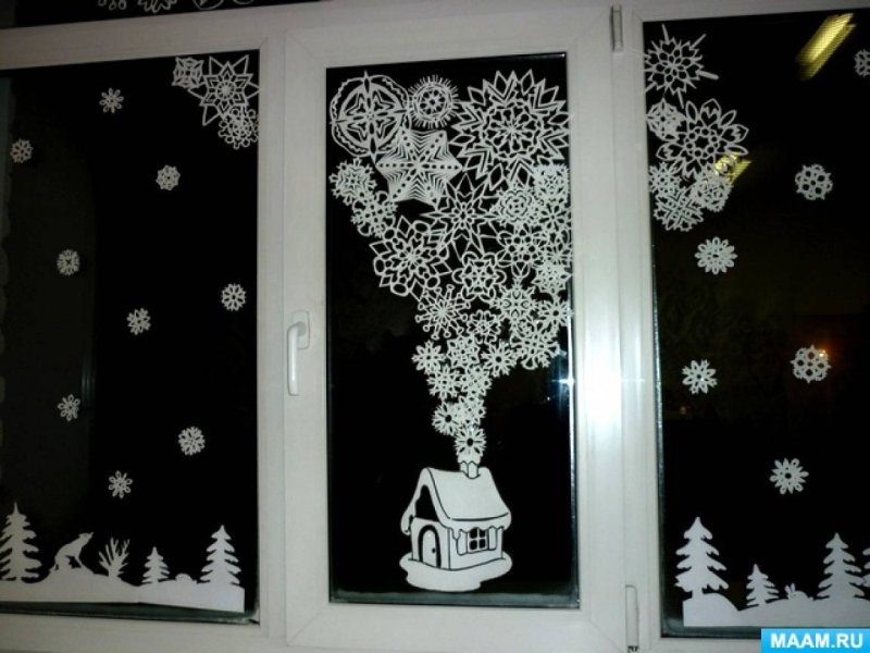 Украшение окон к новому году в детском саду