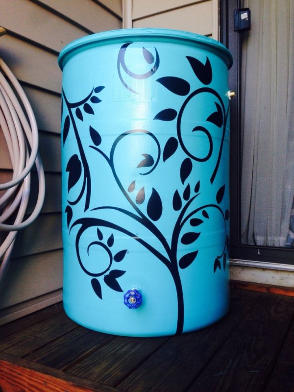 Украшение бочки на даче