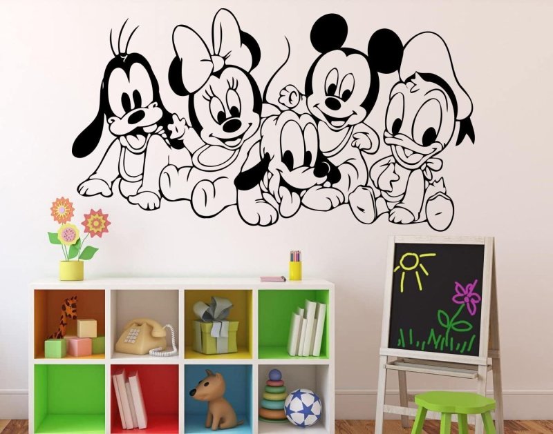 Детские рисунки на стене