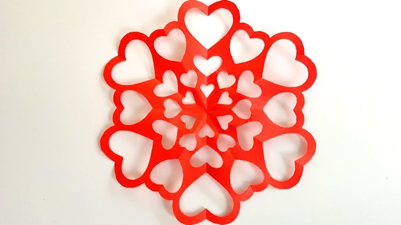 Снежинка в форме сердечка