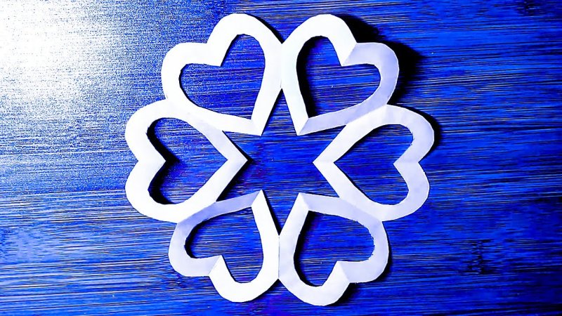 Красивые снежинки с сердечками