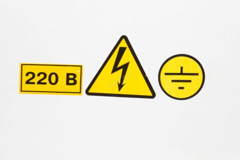 Этикетка самоклеящаяся: IEK ypc20-ZAZEM-1-096, 30х30 мм, символ "заземление"