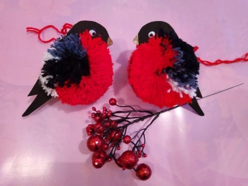 Снегирь из ниток
