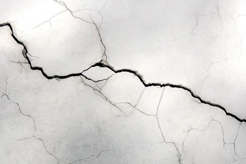 Трещины на стене текстура