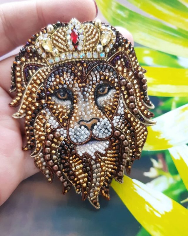 Брошь тигр из бисера