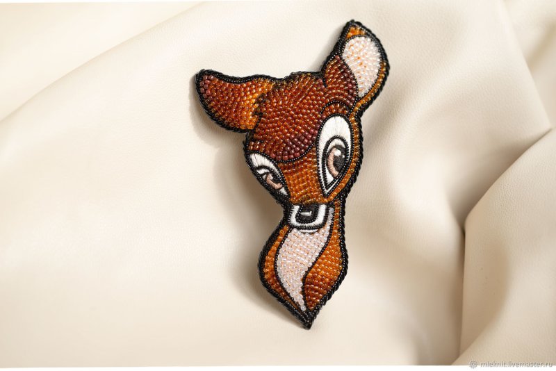 Брошь из бисера Лев