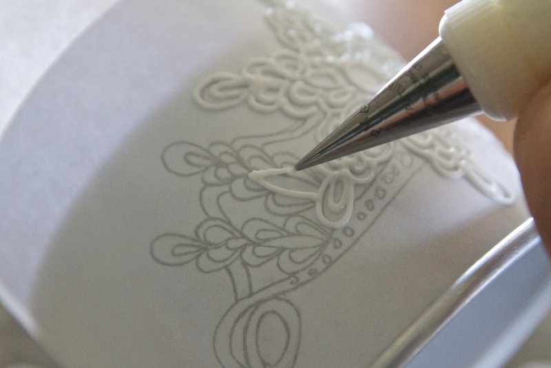 Рисование айсингом на торте