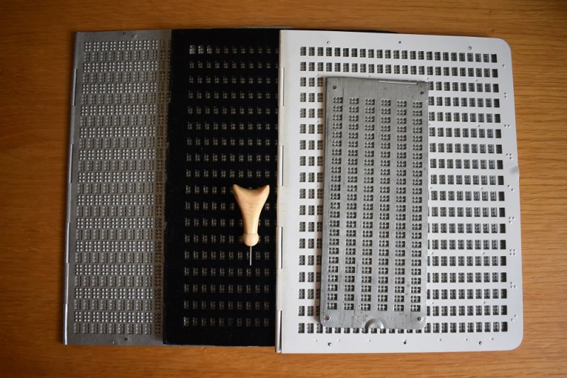 Прибор и грифель для письма по Брайлю