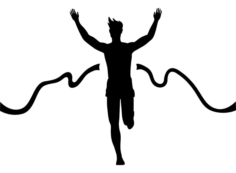 Человек бежит к финишу