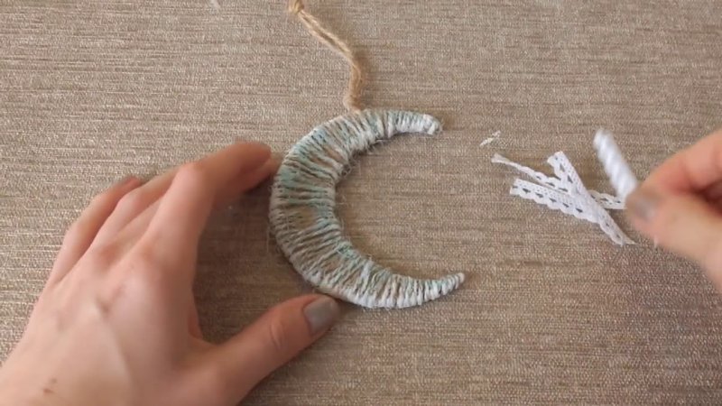 Новогодние игрушки из картона и бечевки