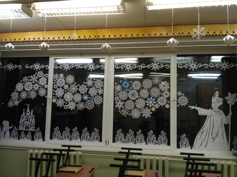 Украшение окон в школе