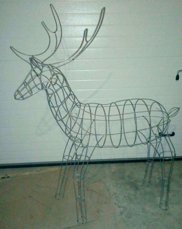 Новогодний олень из проволоки