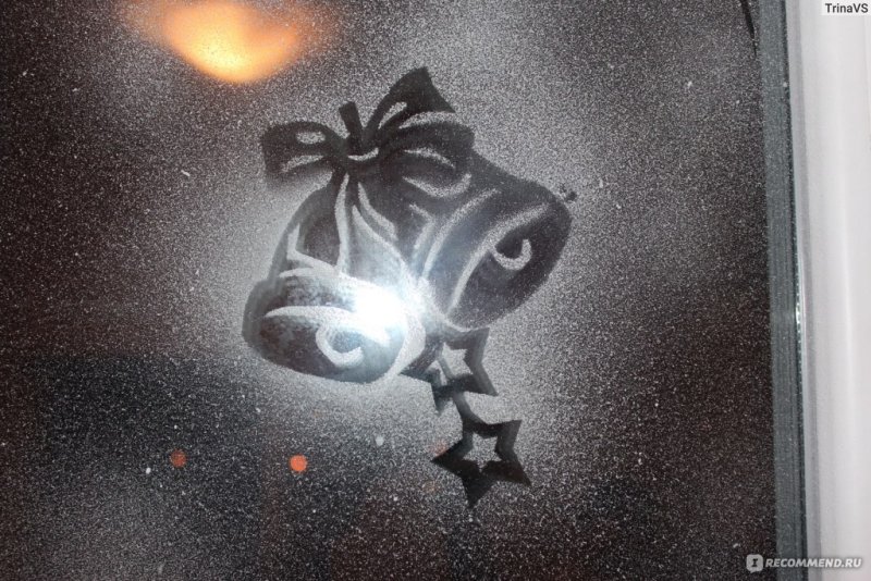 Украшение окон снегом из баллончика