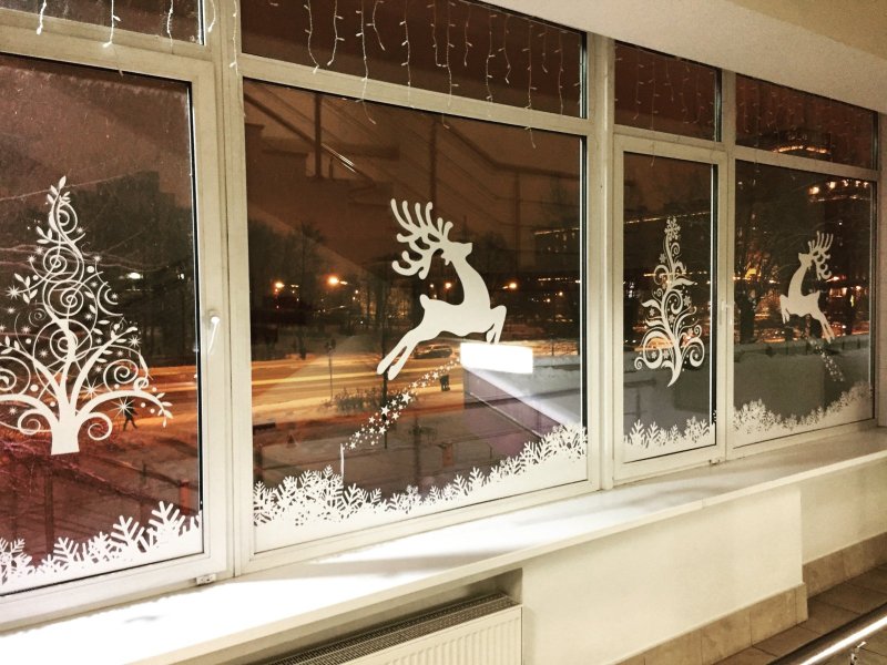 Украшение витринных окон на новый год