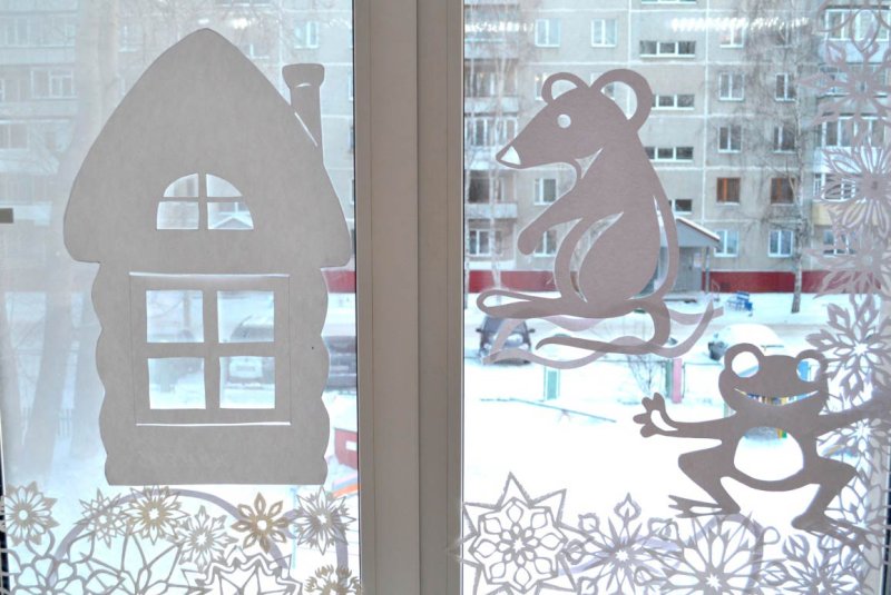 Зимние украшения на окна из бумаги