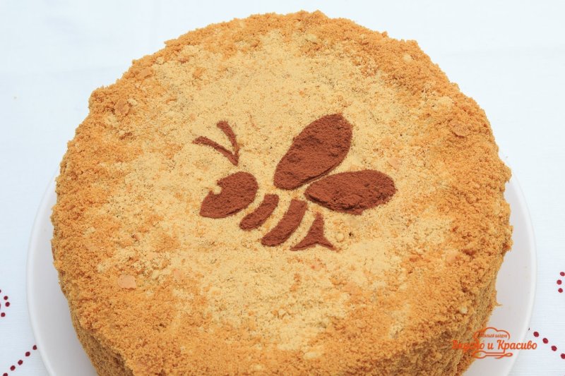 Торт медовик с пчелками
