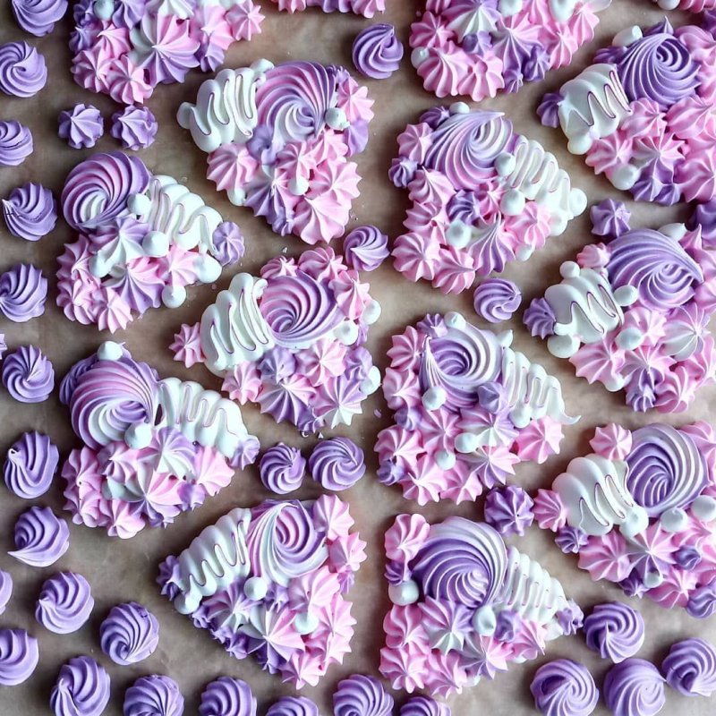 Украшение из меренги