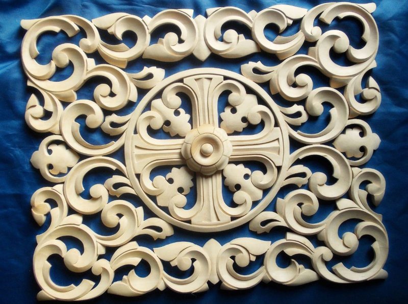 Прорезная пропильная резьба по дереву