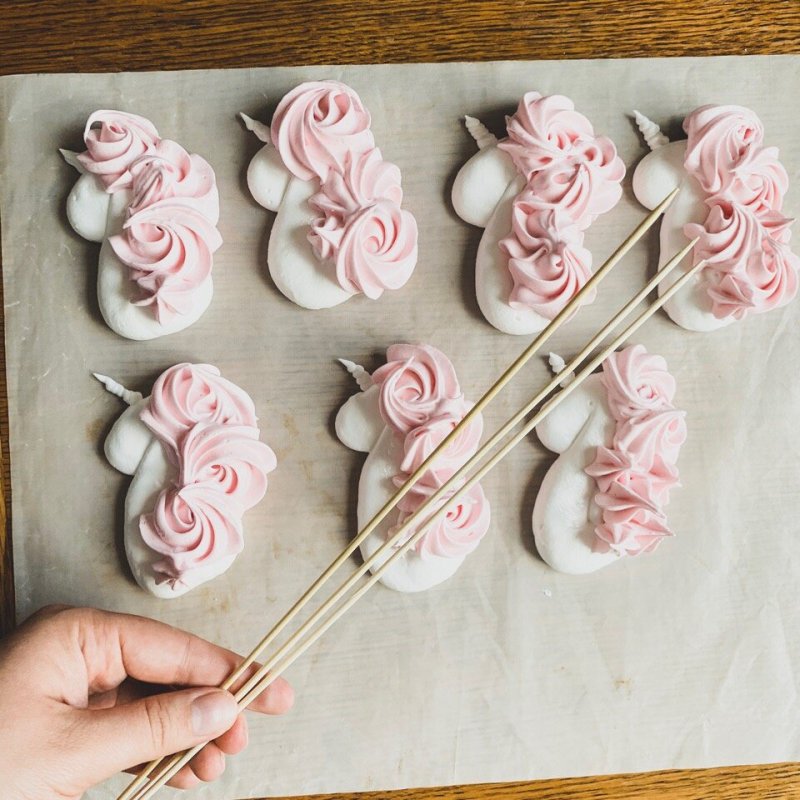 Украшение из меренги