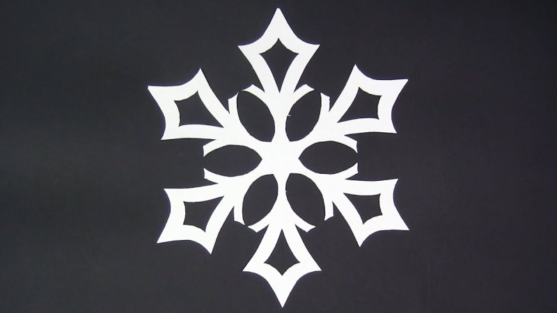 Снежинки из потолочной плитки