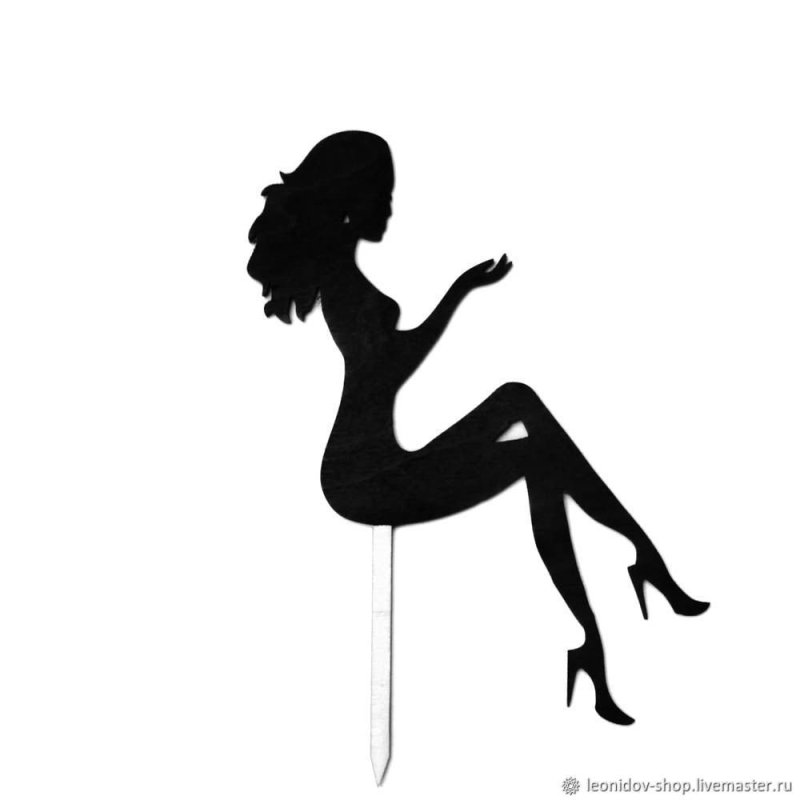 Силуэт сидящей девушки