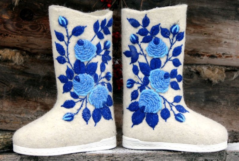 Валенки вышитые вручную
