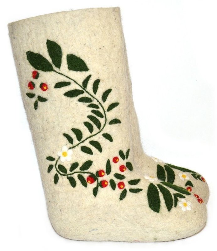 Валенки с вышивкой