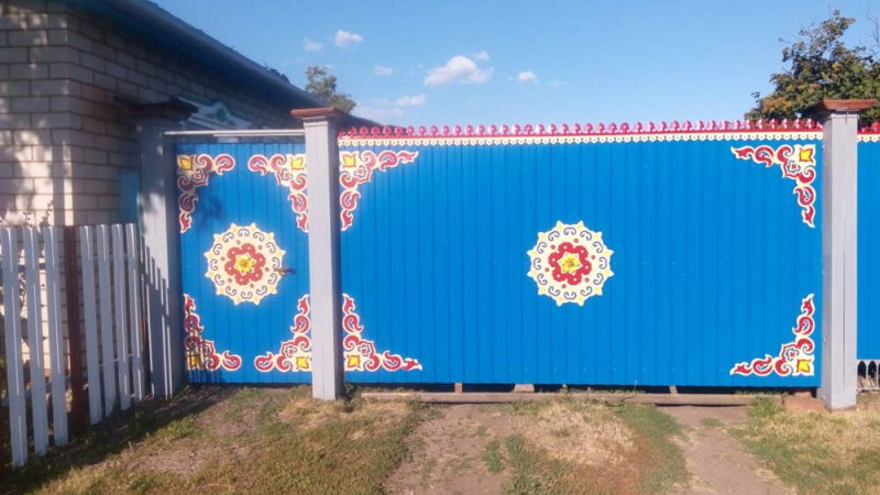 Орнамент на заборе