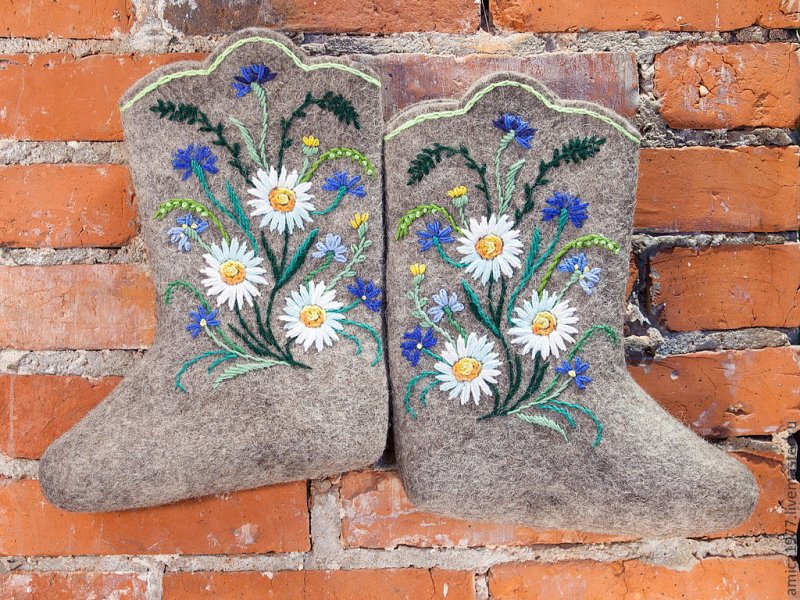Расшитые валенки