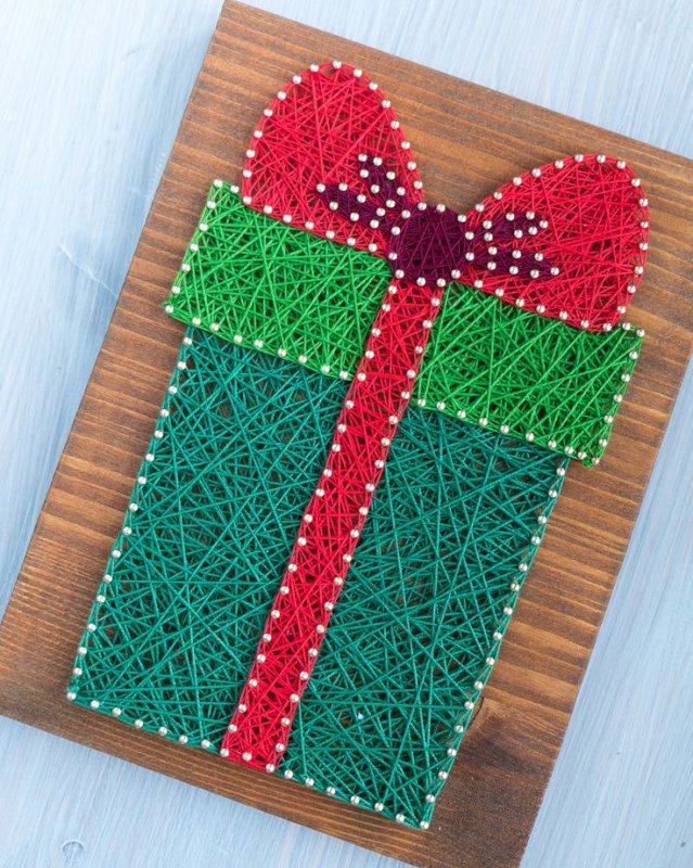 Панно из ниток и гвоздей