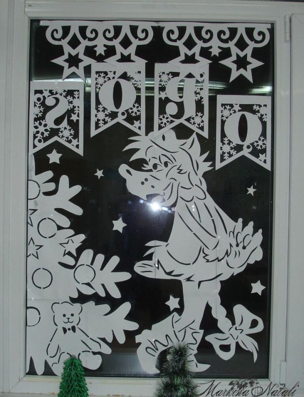 Композиции вытынанок на окна